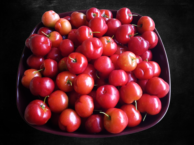 Acerola cherries / Barbados cherries / West Indian cherries / Wild Crepe Myrtle cherries / Malpighia Emarginata