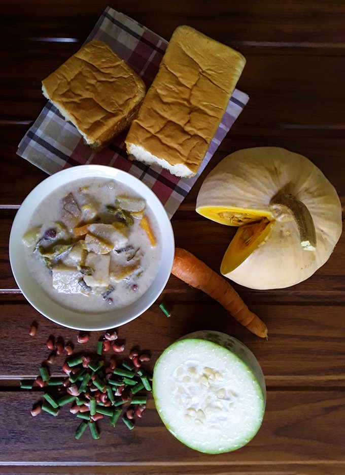 A delicious soupy vegetable curry you can enjoy by itself or as a side dish to rice. - Vegan and Gluten-Free